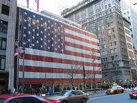NYC_American_Flag_Building.JPG