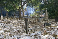 09-19-01_St_Pauls_Graveyard_with_Plaza_Entrance.JPG